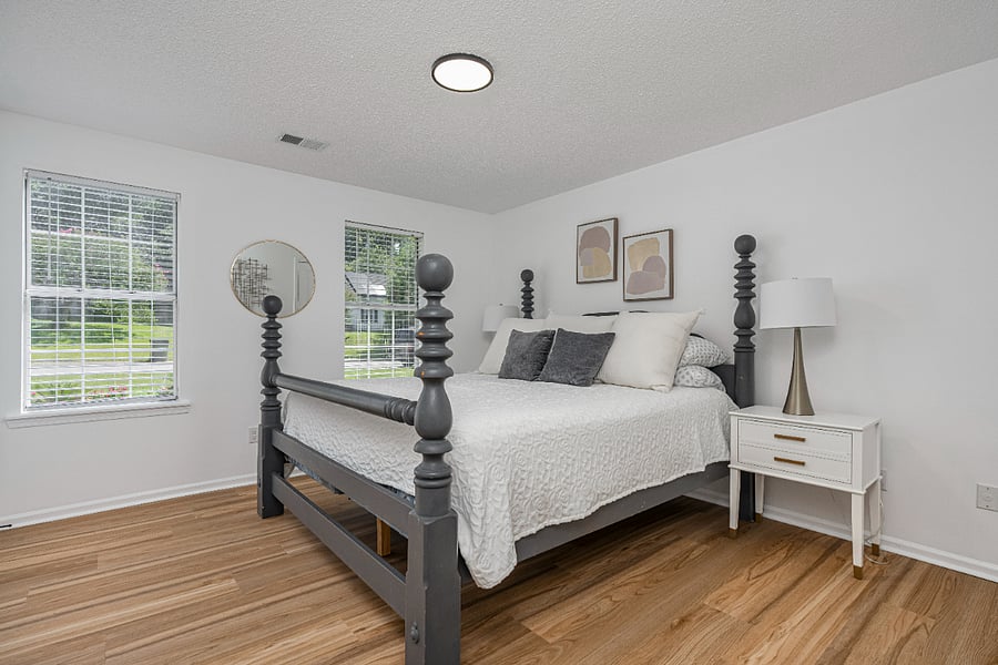 Bedroom 1 - King