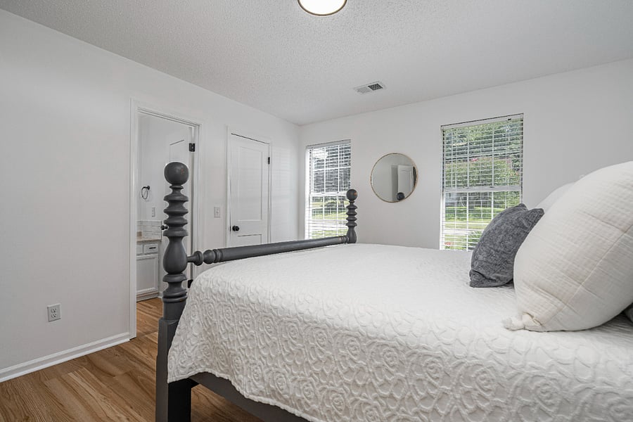 Bedroom 1 - King