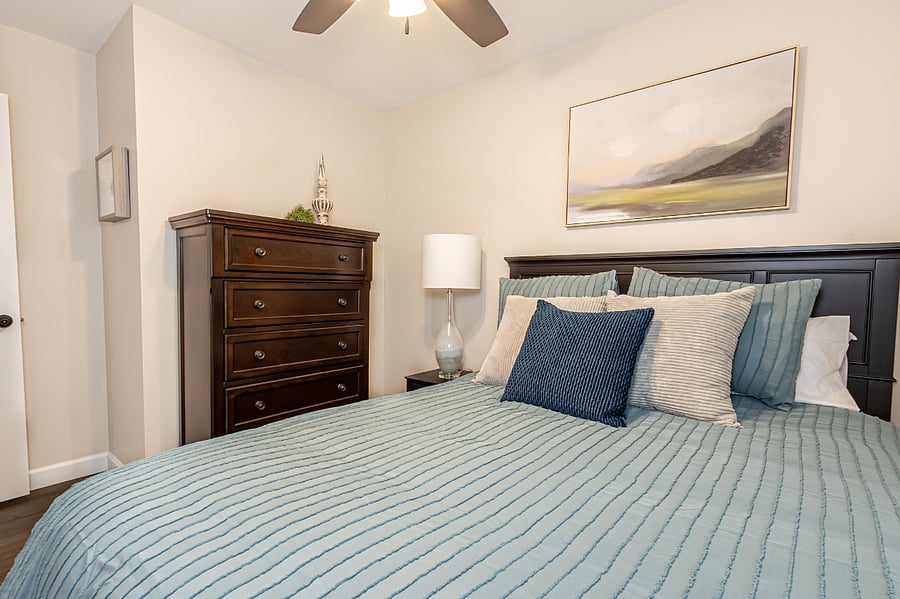 Bedroom 3 with Queen Bed