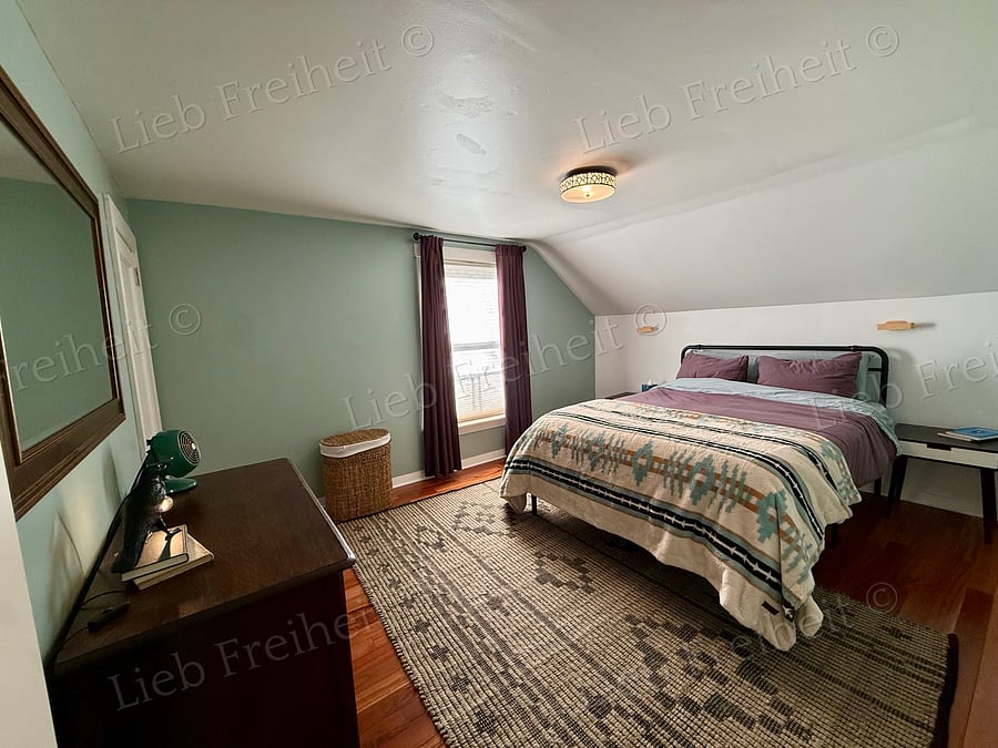Upstairs bedroom, primary.