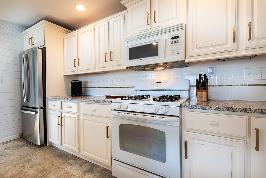 Kitchen - oven and fridge