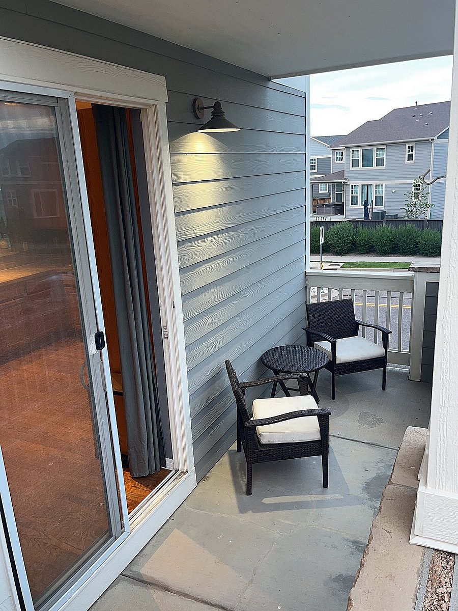 Shared Balcony!