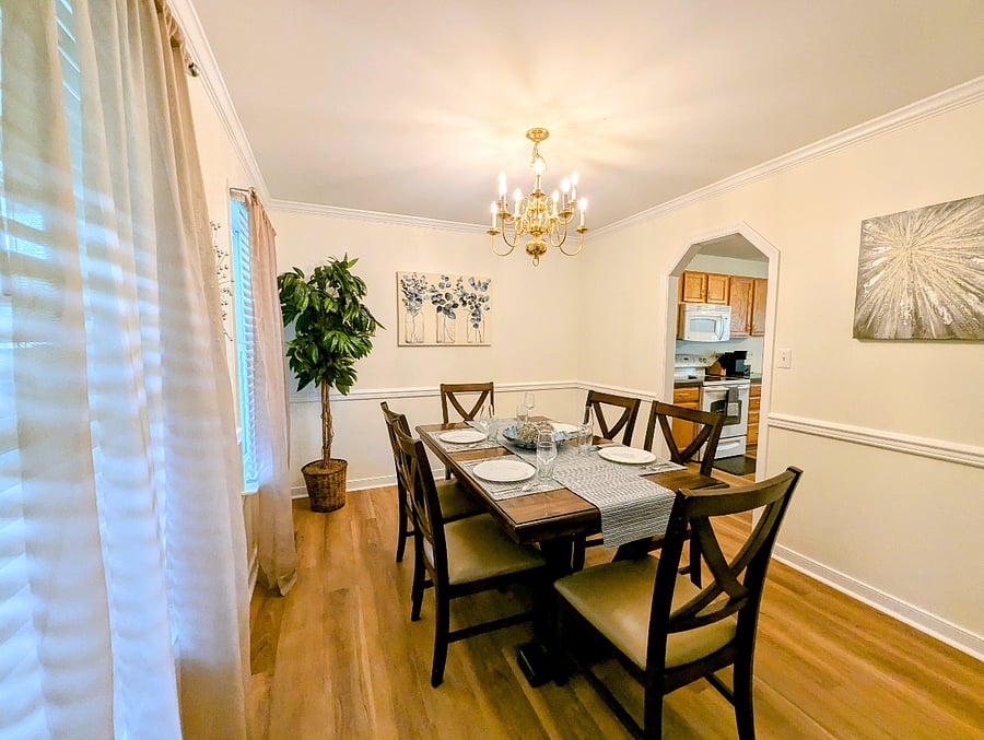 FoBreakfastrmal dining room