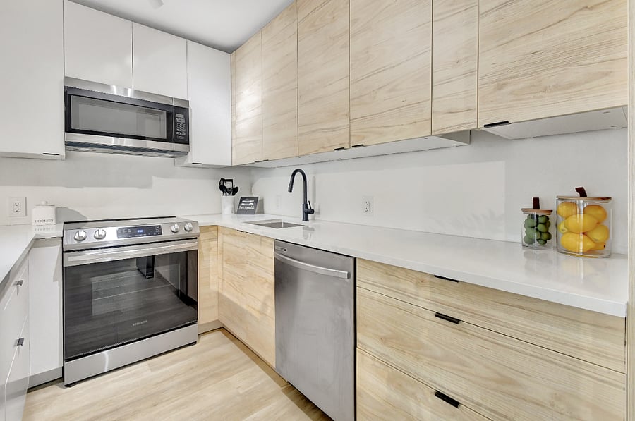 Kitchen with quartz counter top