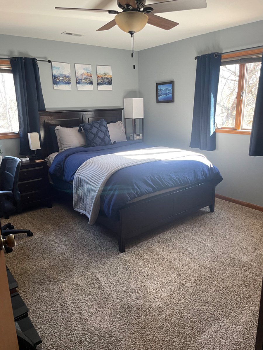 Queen bedroom with office space