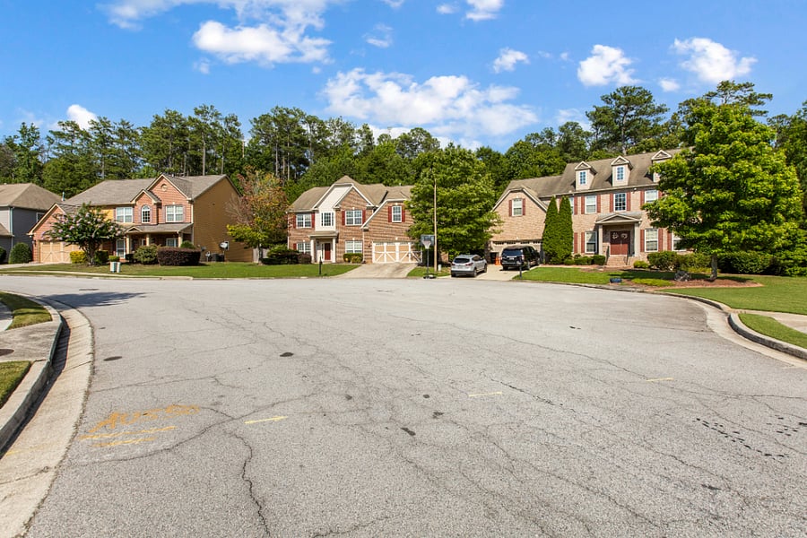 Very little traffic. Feels like a cul de sac. Extremely quiet community. Come home, unwind and recharge. Close to the 285, so it's easy to get to the excitement of metro Atlanta!