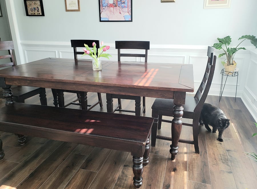 Common area: Dining room