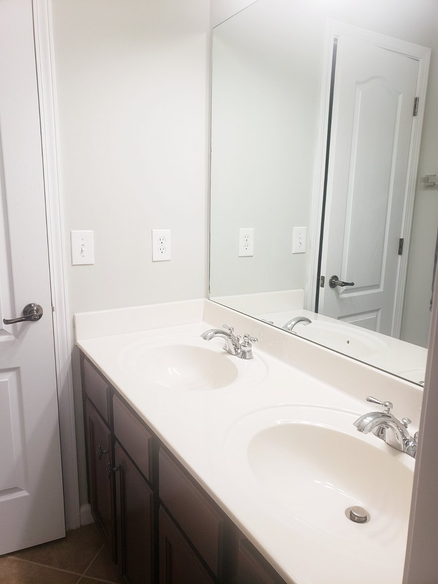 Private, attached Jack n Jill bathroom that connects Bedrooms 2 and 3. New toilet! Fresh towels, washcloths and starter toiletries. Lots of storage!
