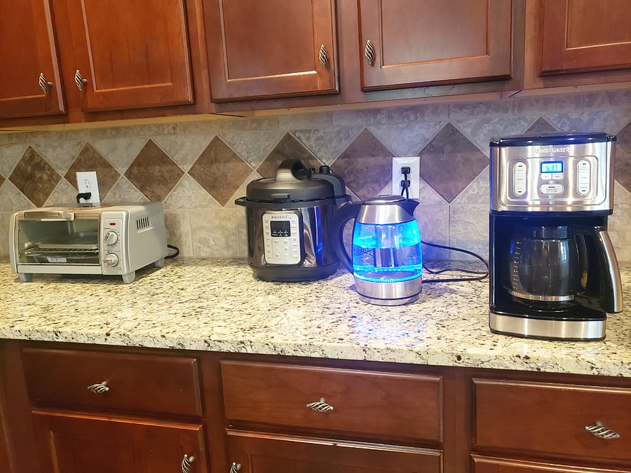Electric tea kettle , Instapot, Cuisinart coffee maker, blender and more!