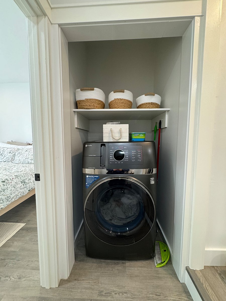 Combo Washer/Dryer in Unit