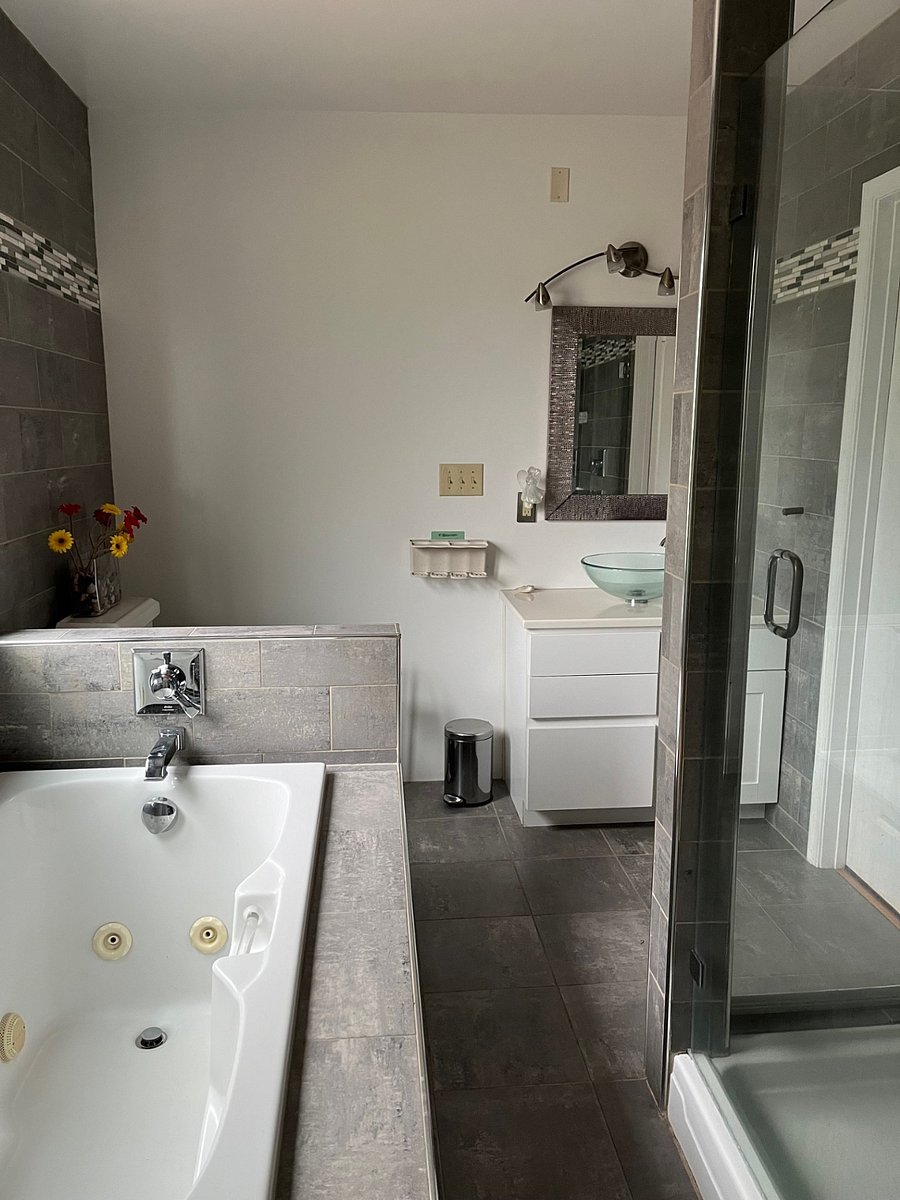 Jetted tub