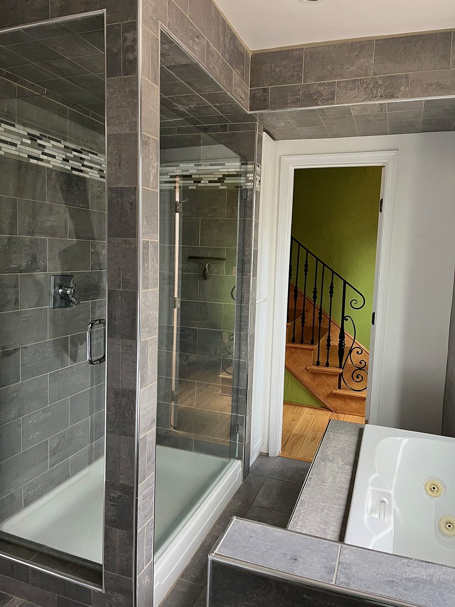 Walk-in glass shower 