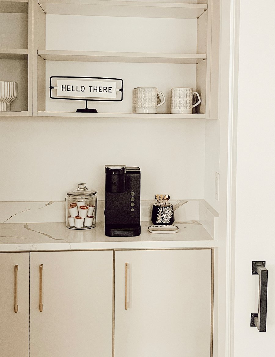 Pantry/coffee bar