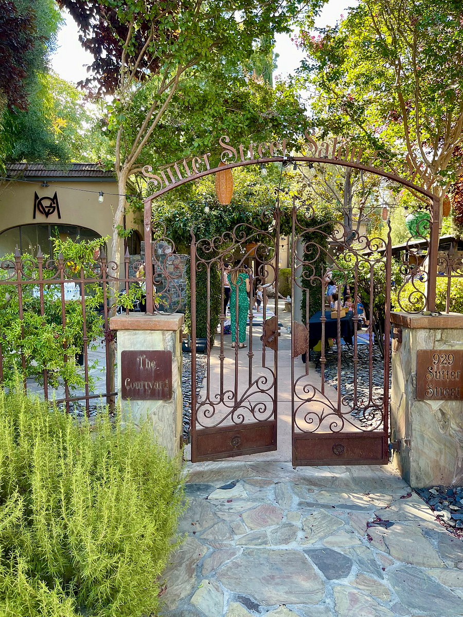 Sutter street is charming! Restaurants, yoga, night life, all within walking distance of The Retreat.