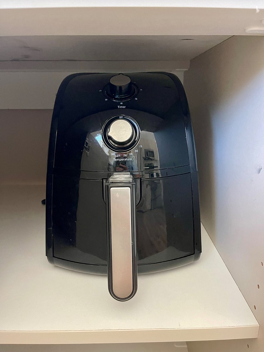 Air fryer in kitchn