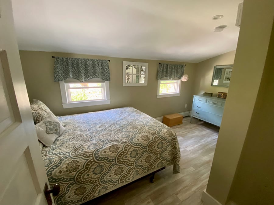2nd (queen) bedroom