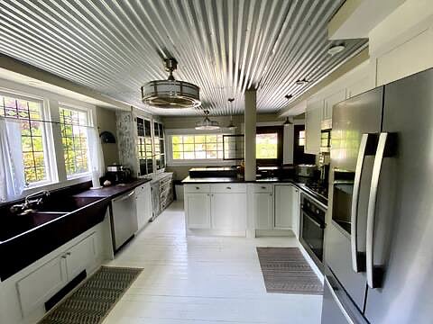 full kitchen
