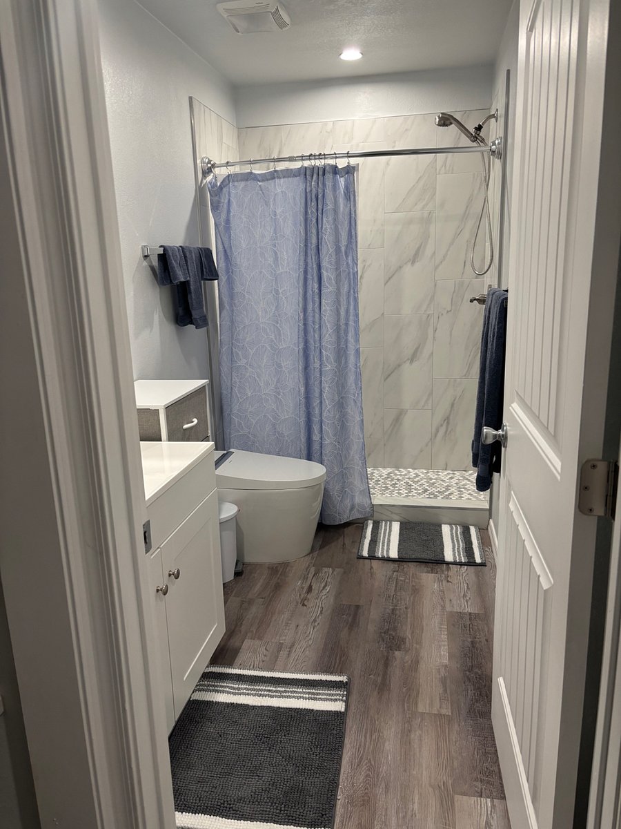 Large bathroom, touchfree toilet, plenty of storage, hair dryer