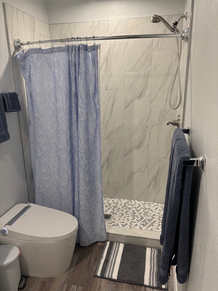 Large bathroom, touchfree toilet, plenty of storage, hair dryer
