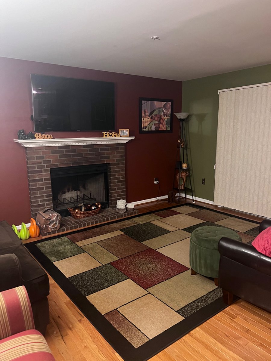 Family Room w Fireplace 