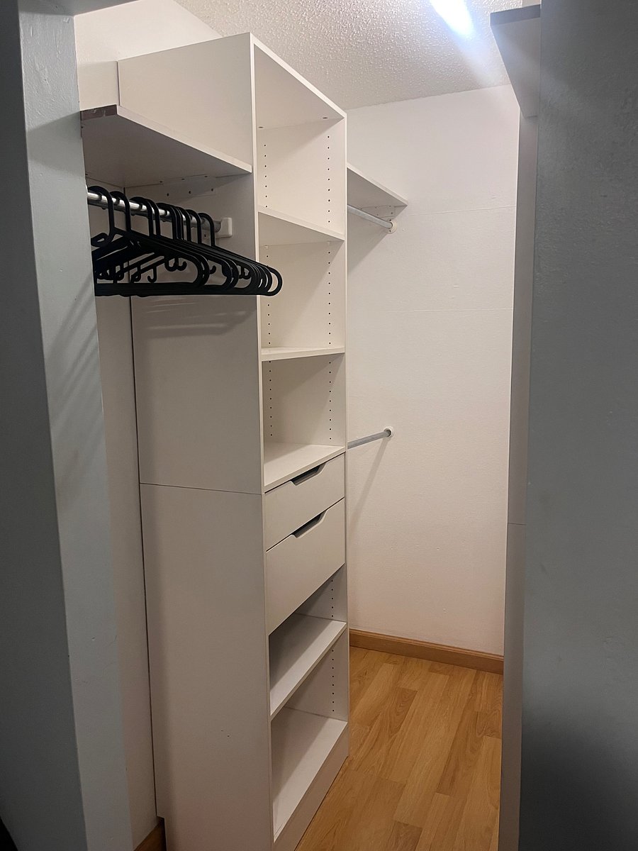 Master closet, plenty of space