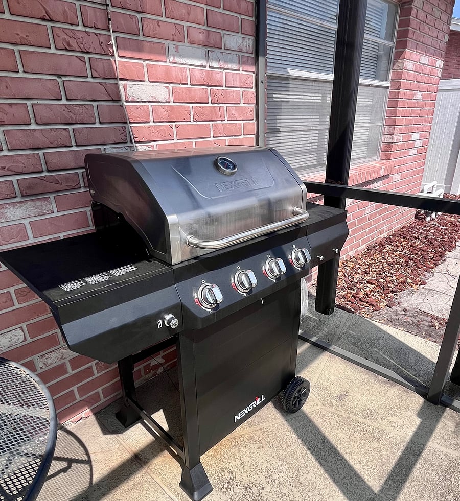 BBQ grill & cooking set to enjoy