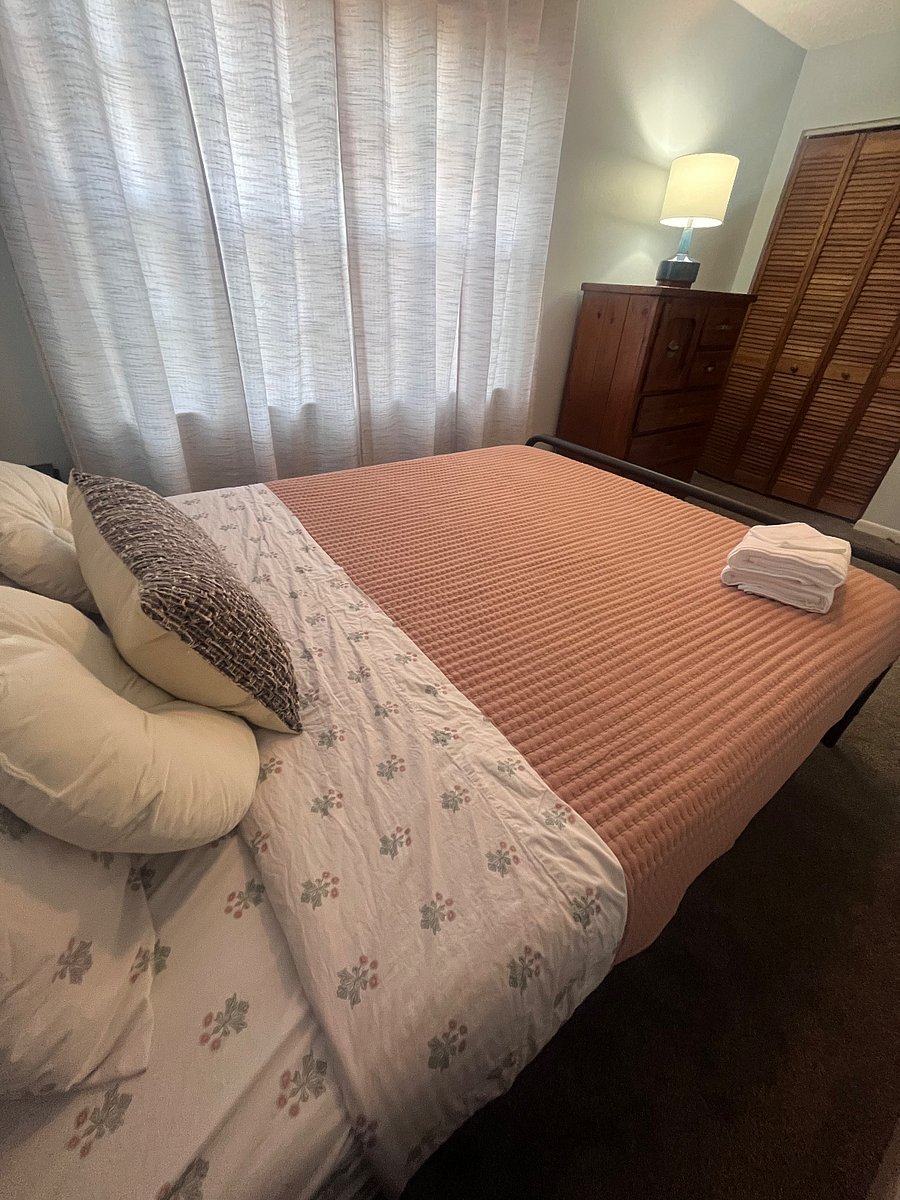 Queen bedroom