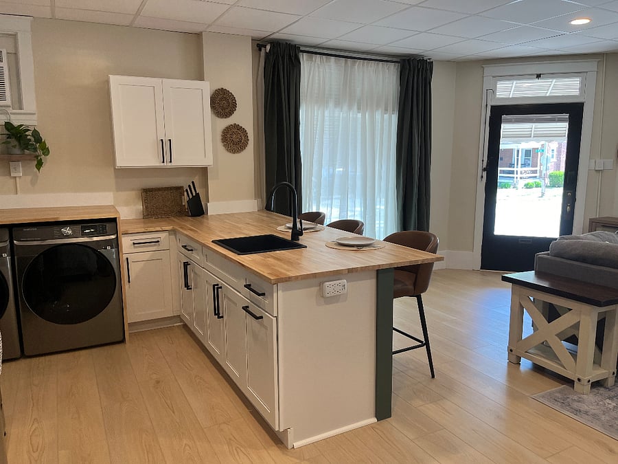 Breakfast bar and kitchen