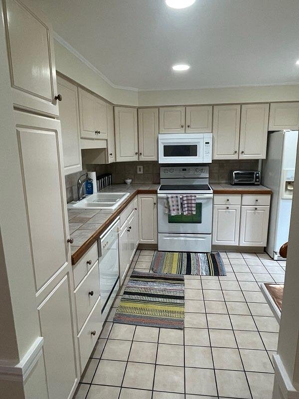 Furnished Finder property 722358_1 photo 3