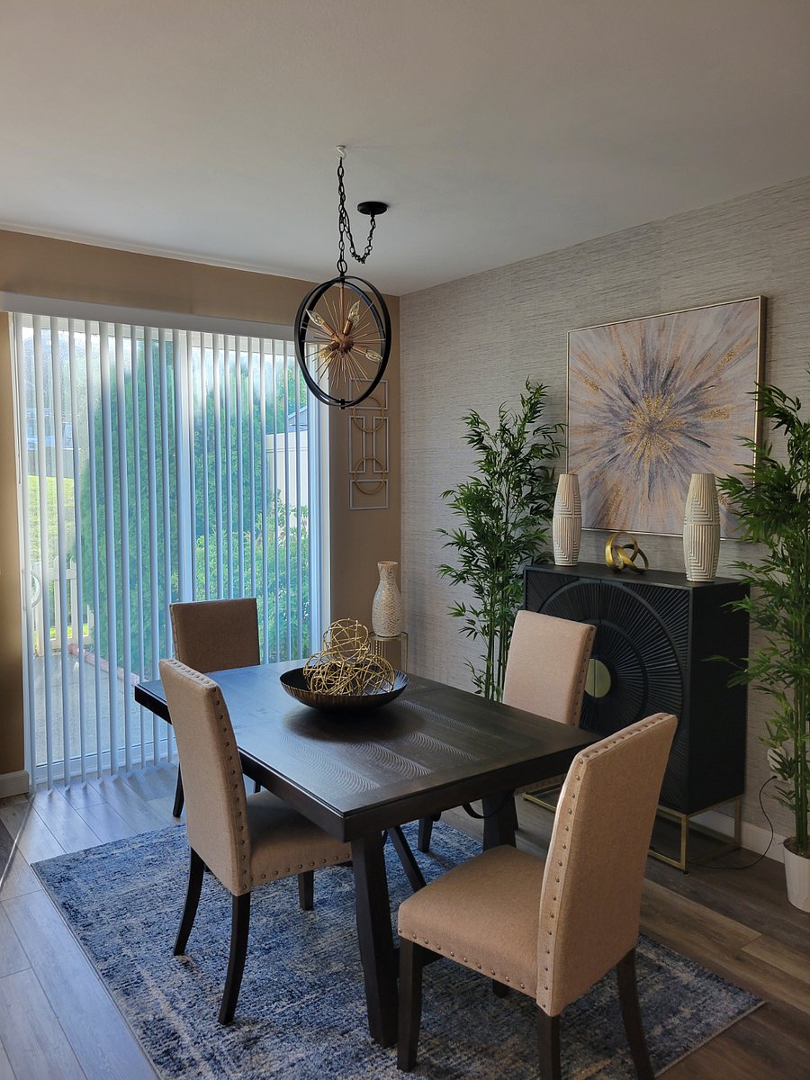 dinning area with patio
