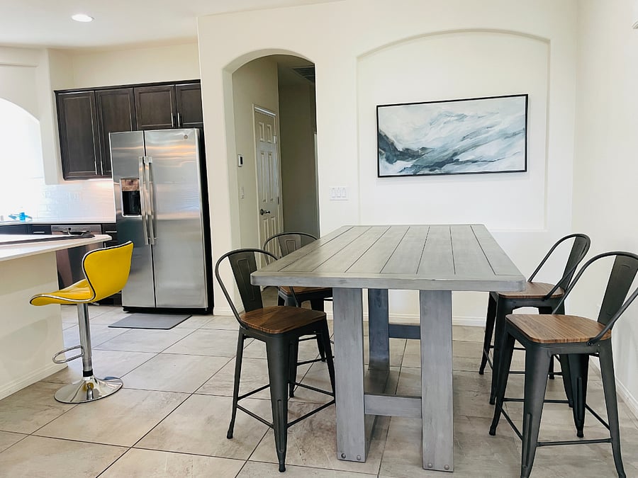 Full dining room table & bar area for seating.