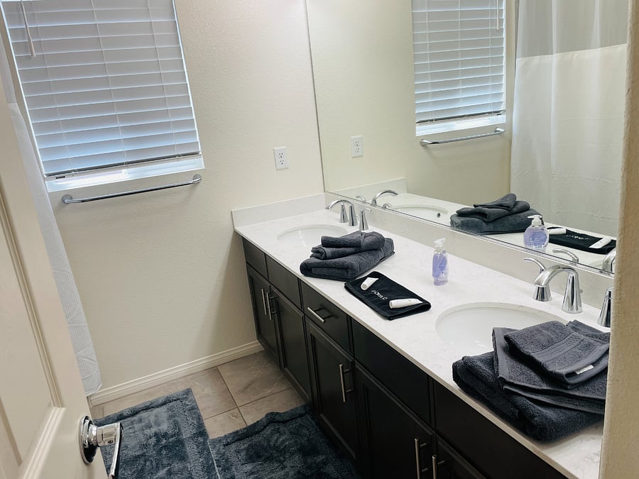 2nd Floor Bath: dual sinks & tub
