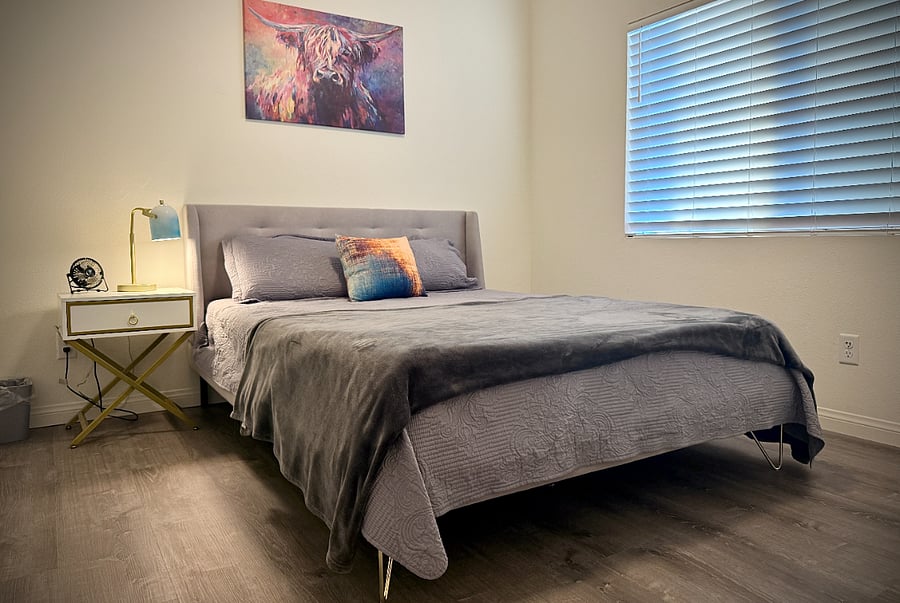 2nd Floor Bedroom w/ Queen Bed (10x10)