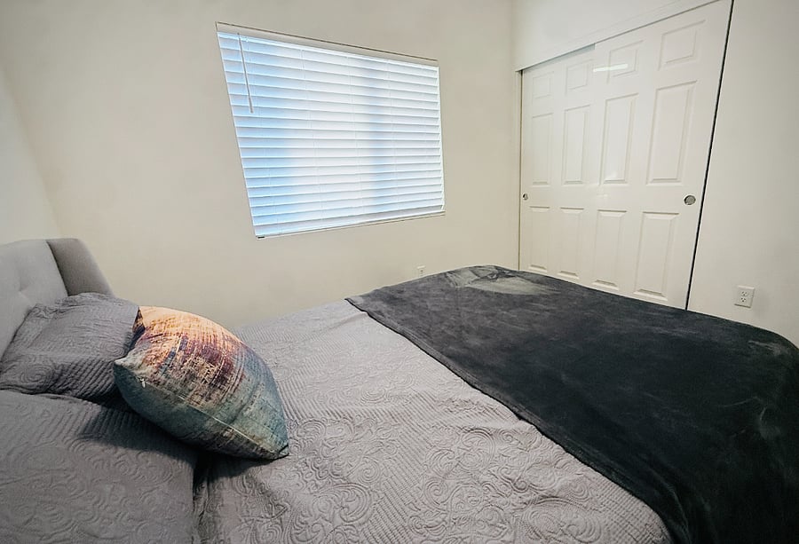 2nd Floor Bedroom w/ Queen Bed (10x10)