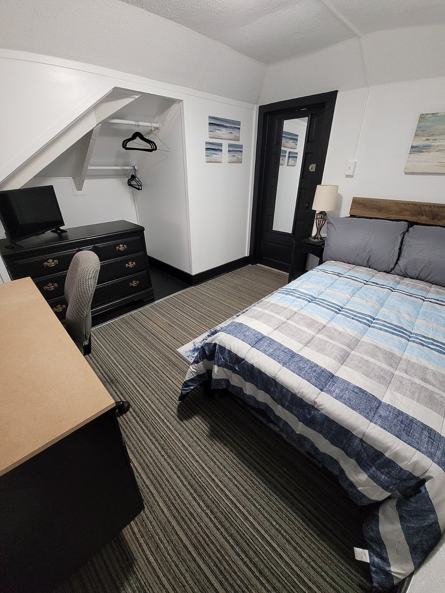 Room #6
 $750- per month 1 person in the room
