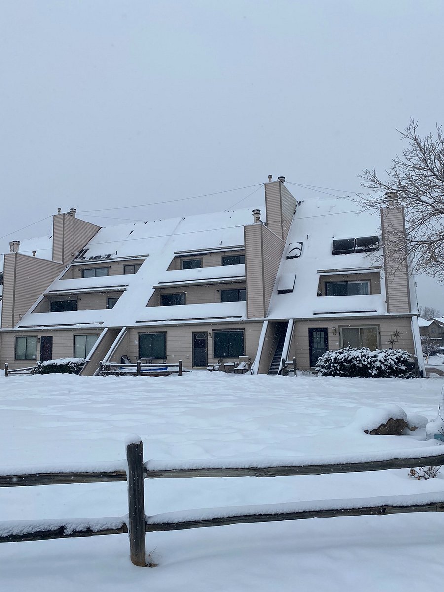 Condo complex unit is on 2nd & 3rd floor. Stairs outside must be used to access unit.
