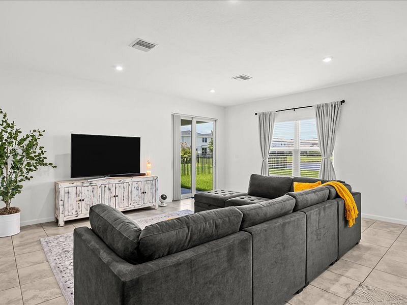 Furnished Finder property 722835_1 photo 13