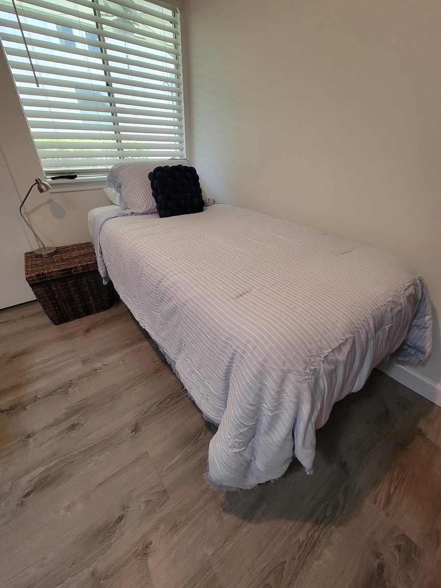 Office/Twin room