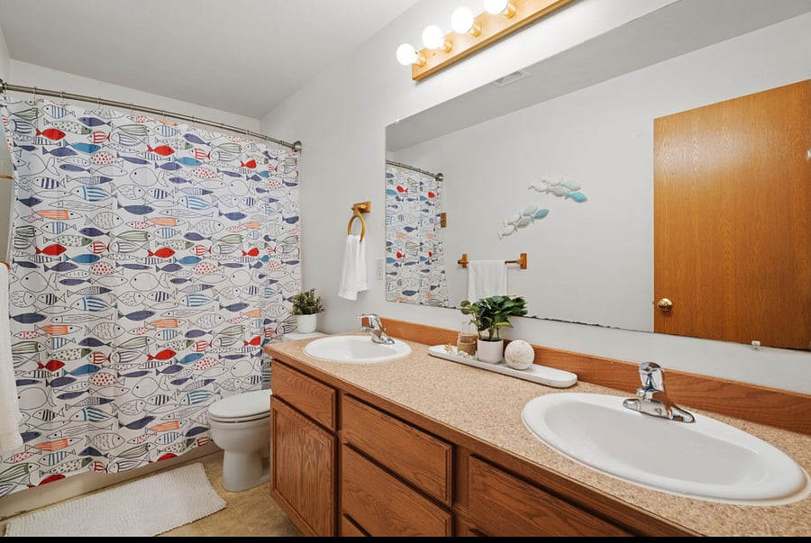 Main Bathroom Upstairs