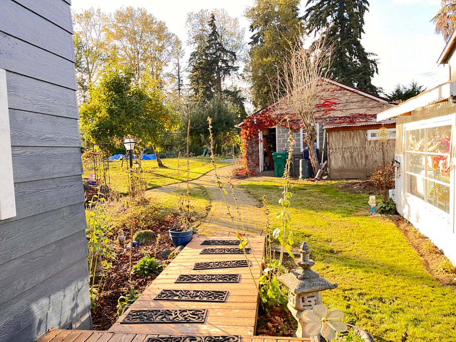 Street side yard with view of parking strip and side deck walk up to Lakeside Deck and Lake