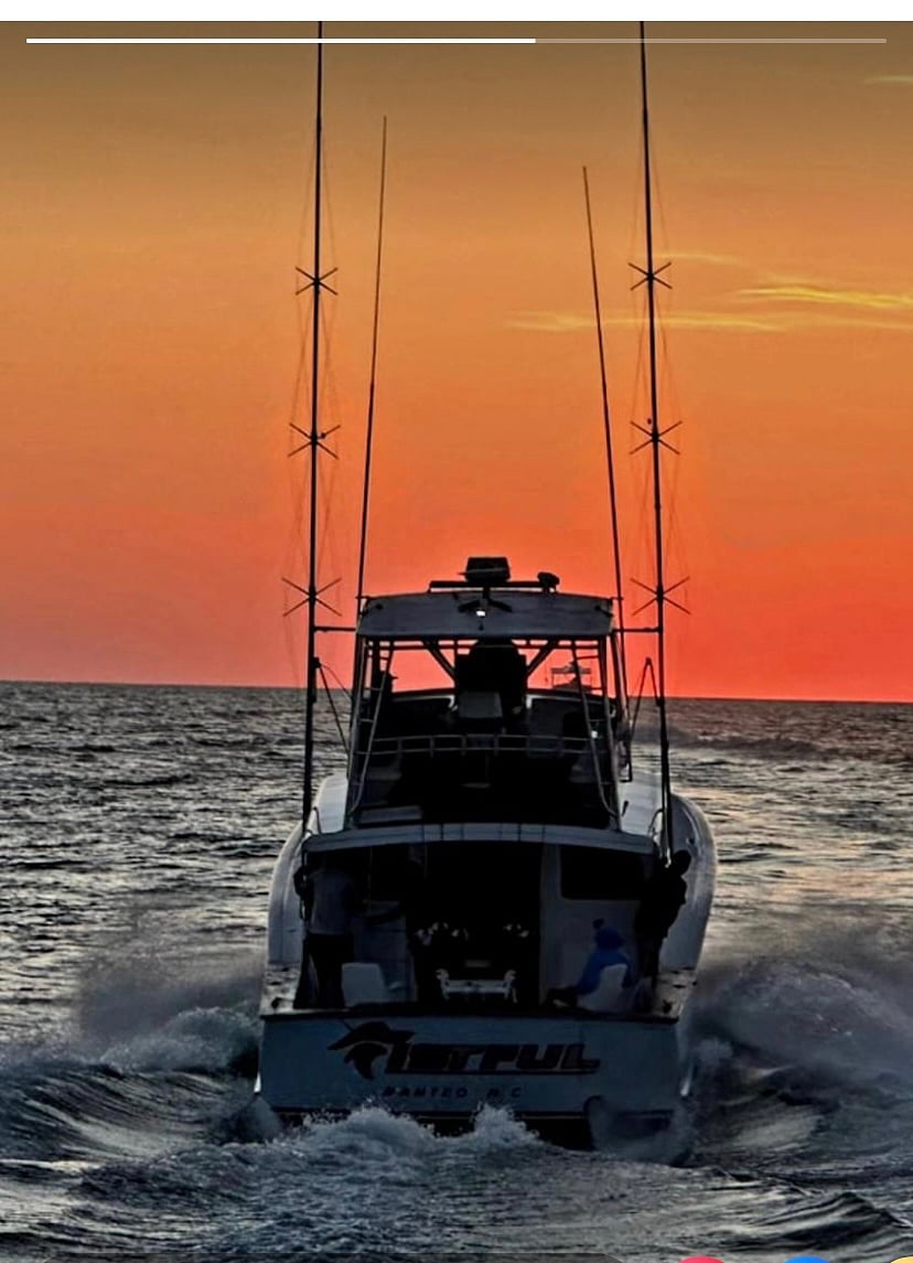 The Fistfull heading out at sunrise from Pirates Cove