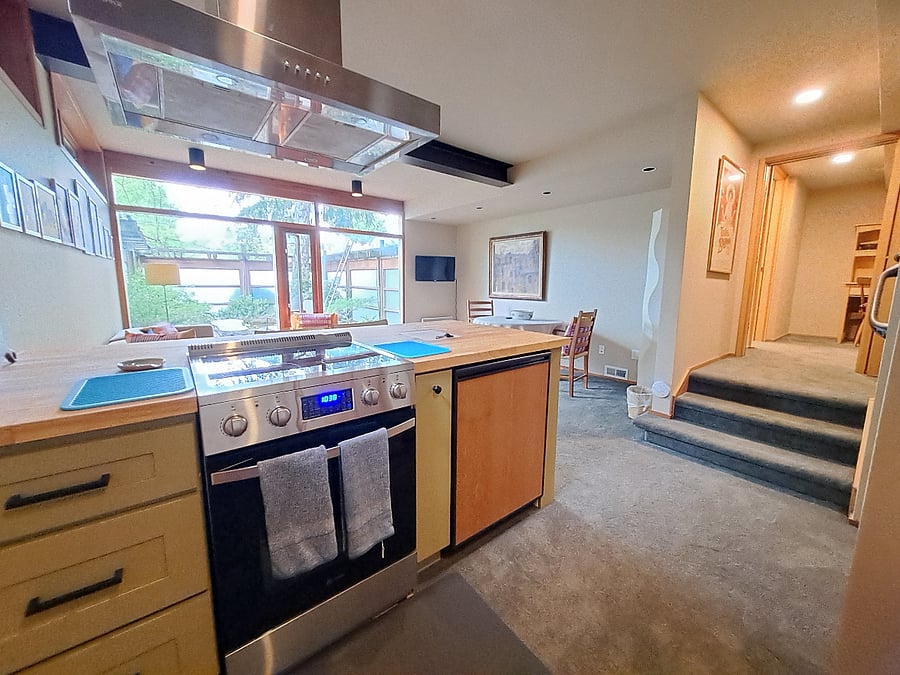 view when you enter,
stove and fridge
