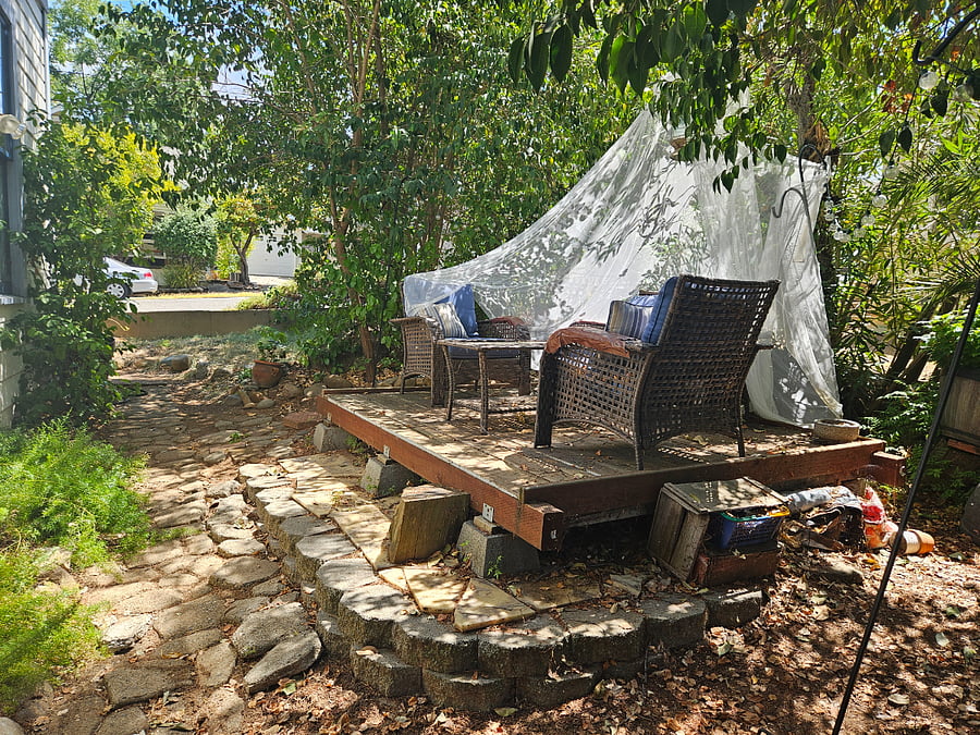 Side yard deck