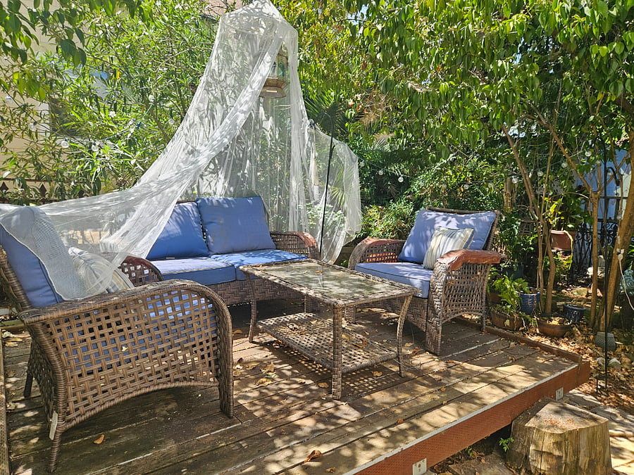 Side yard deck