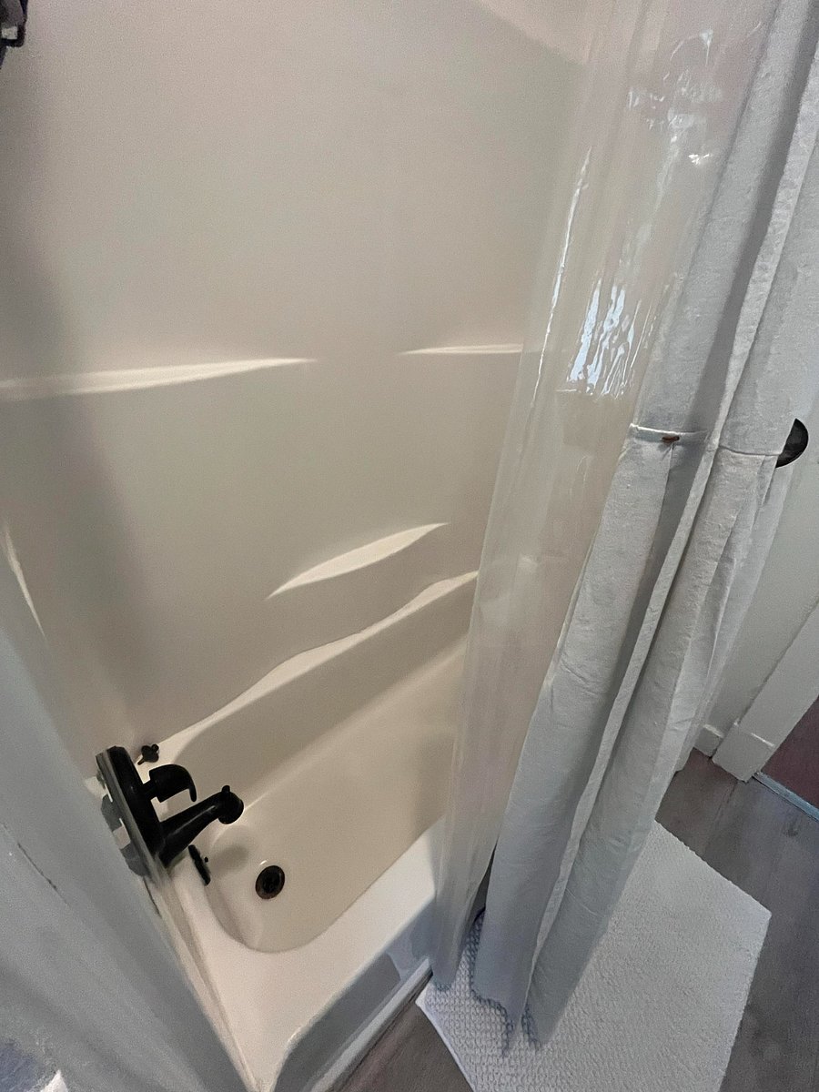 Full sized bath/shower