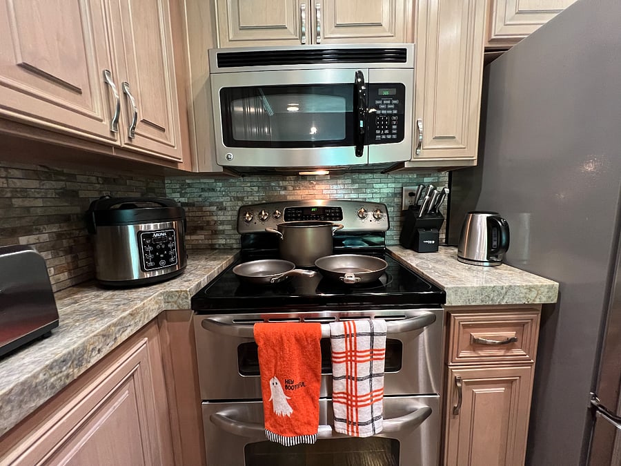 Rice Cooker, Pots and Pans, Hot Water, and Knife Set