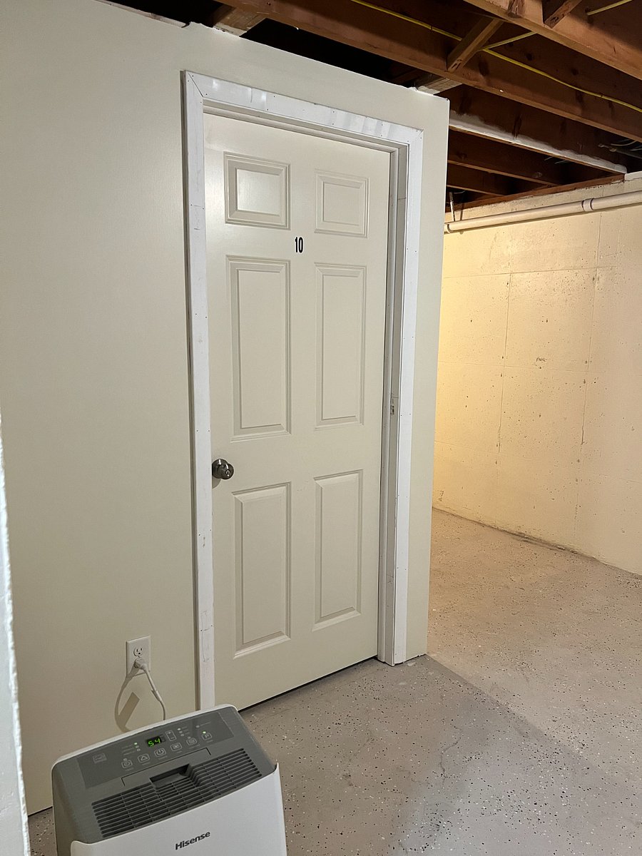 One storage unit is included with the cost of the monthly rent.