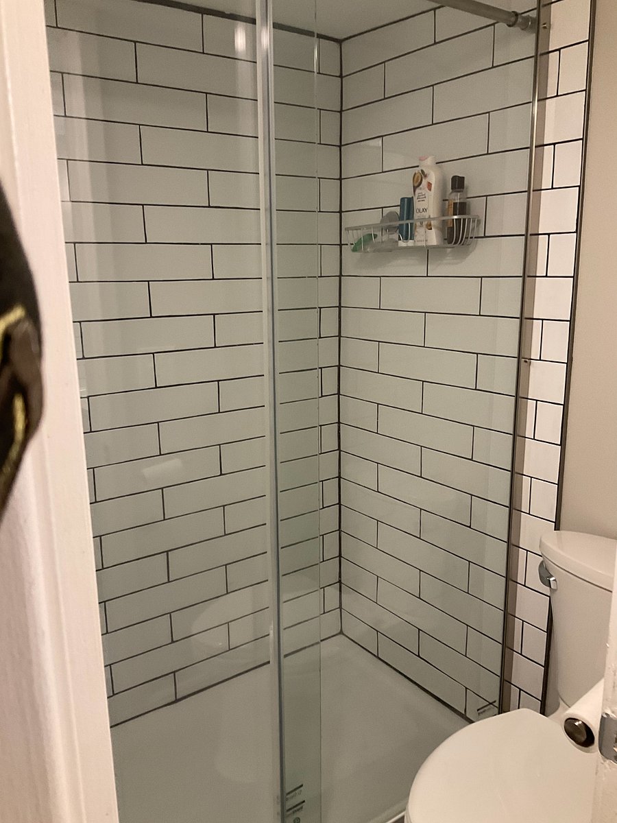 Walk-in Shower (Full Bathroom)