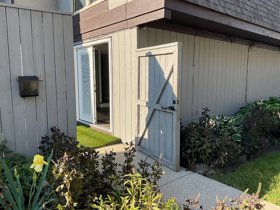 Front Entrance Gate - Gated Property Grounds / Patio