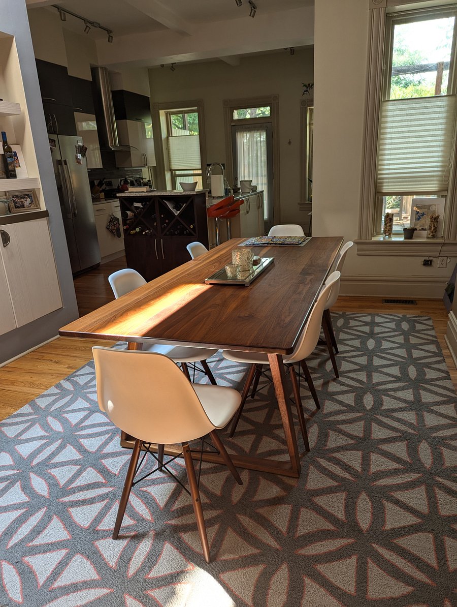 Dining room area - can seat up to 8